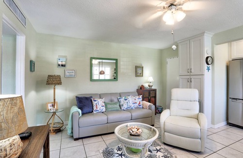 St. Pete Beach Condo | 🌴 Gulf Winds 1BR Condo — Updated Kitchen & Steps from the Sand