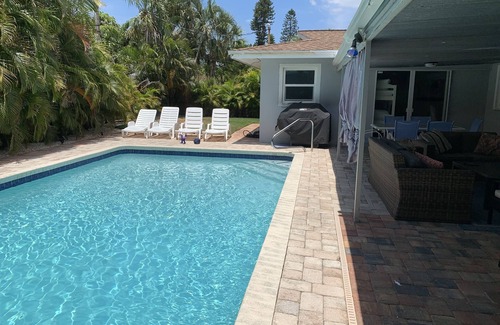 St. Petersburg - Clearwater House | GULFPORT-ST PETE 3 master suites! Heated pool, close to beach, golf, downtown