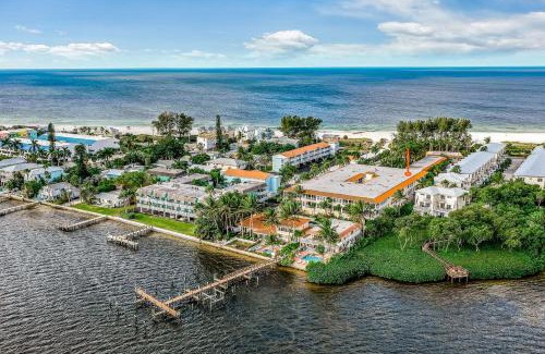 Bradenton Beach Apartment | Gulfside Garden De-Light