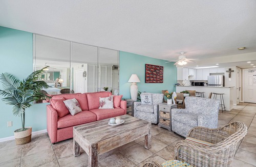 Corpus Christi Condo | Gulfstream Condos Unit 302 | Private Balcony | Pool, Hot Tub & BBQ