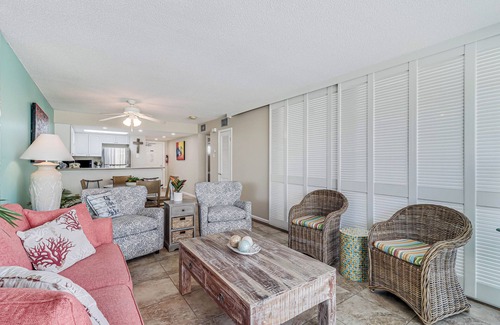 Corpus Christi Condo | Gulfstream Condos Unit 302 | Private Balcony | Pool, Hot Tub & BBQ