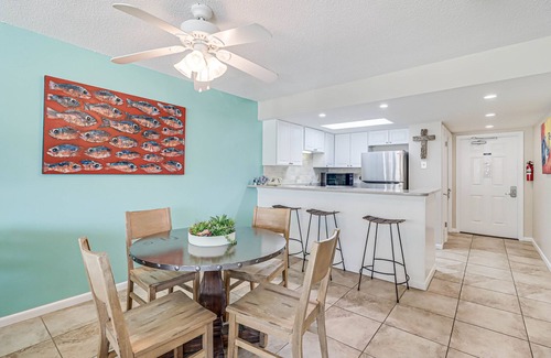 Corpus Christi Condo | Gulfstream Condos Unit 302 | Private Balcony | Pool, Hot Tub & BBQ