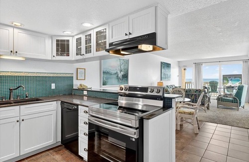 Corpus Christi Condo | Gulfstream Condos Unit 315| Beachfront Balcony | All-Season Pool, Hot Tub