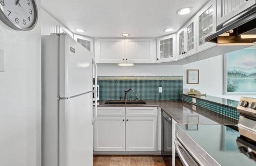 Corpus Christi Condo | Gulfstream Condos Unit 315| Beachfront Balcony | All-Season Pool, Hot Tub
