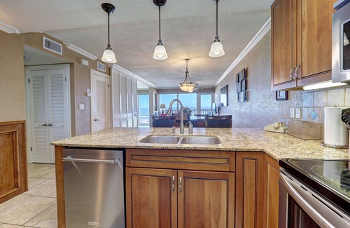 Corpus Christi Condo | Gulfstream Condos Unit 316 | Panoramic Beach-View | Pool, Hot Tub