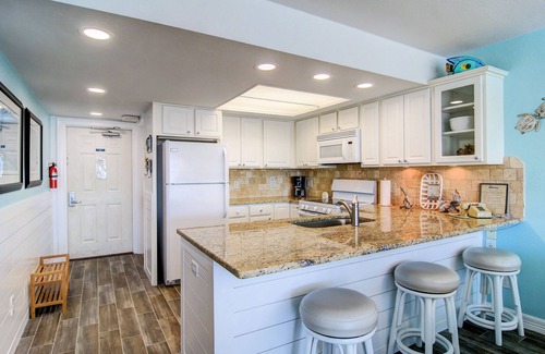 Corpus Christi Condo | Gulfstream Condos Unit 519 | Pool & Hot Tub | Scenic Gulf-View Balcony