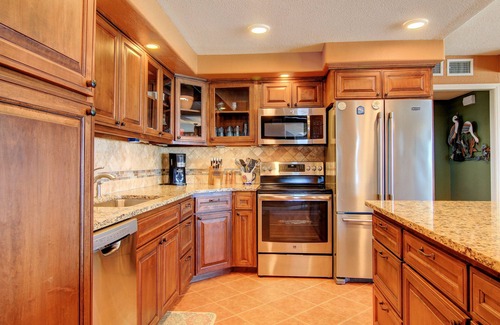 Corpus Christi Condo | Gulfstream Condos Unit 612 | Penthouse on the Beach | Heated Pool & Hot Tub