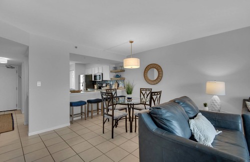 Destin Condo | GULFVIEW! SLEEPS 6! AVAILABLE NOW!