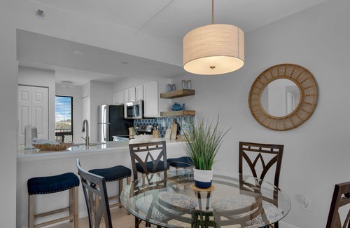 Destin Condo | GULFVIEW! SLEEPS 6! AVAILABLE NOW!