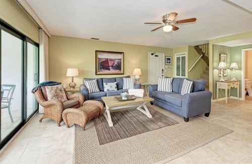 Holmes Beach Condo | Gulfview Townhome 4 - Holmes Beach 2bedroom and 2 Bath Retreat - By Island Real