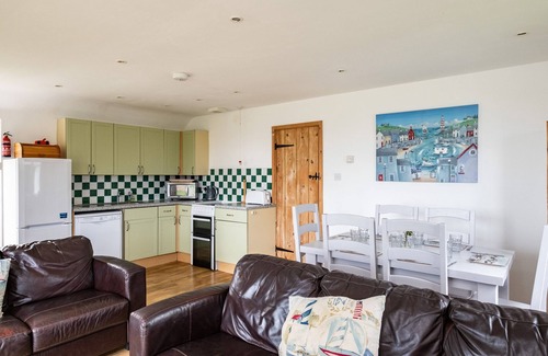 Port Isaac Cottage | GULL LODGE, pet friendly, with a garden in Port Isaac