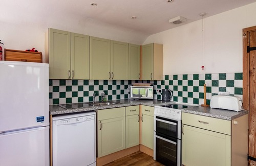 Port Isaac Cottage | GULL LODGE, pet friendly, with a garden in Port Isaac