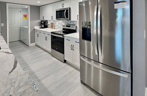 South Island Condo | Gullwing 401 | Balcony Dining, Bar, Resort Pool + Beach Access