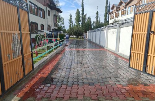Srinagar Hotel | Gulmarg GS Residency Hotel