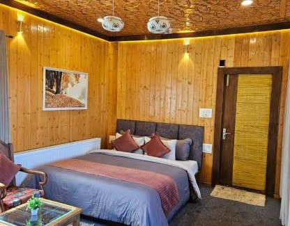 Srinagar Hotel | Gulmarg Woods By Stay Pattern