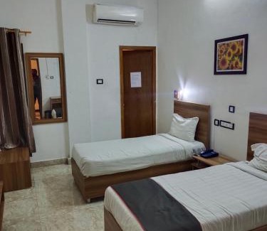 Thousand Lights Hotel | Gulnaar Inn