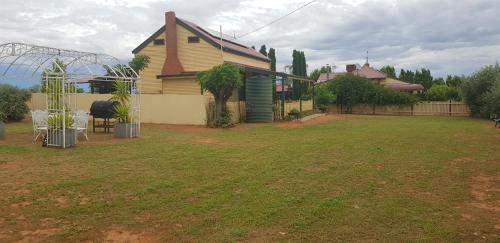 Broken Hill House | Gum Paddock Country Cottage