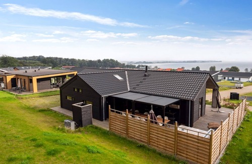 Sjølund House | "Gunborg" - 400m from the sea by Interhome