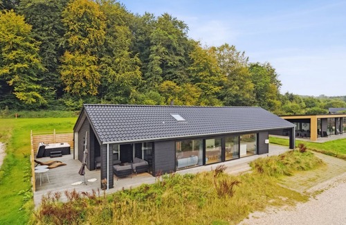 Sjølund House | "Gunborg" - 400m from the sea by Interhome