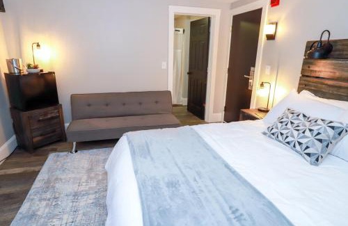 Gilford Hotel | Gunstock Inn & Suites