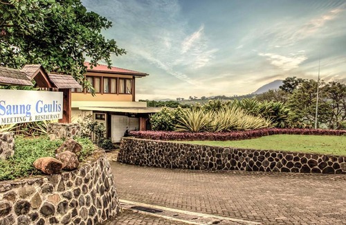 Gunung Geulis Resort | Gunung Geulis Cottages managed by Royal Tulip