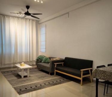 Kampung Tanjung Kapur Apartment | Guppy Homestay Apartment Near KTCC & Drawbridge 1 bedroom airconditioned