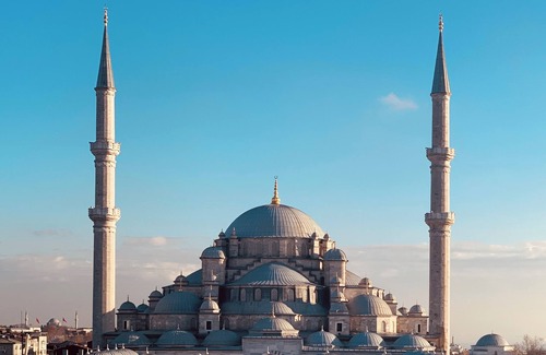 Caddebostan Mahallesi Condo | Gur Royal Suit Aparts
