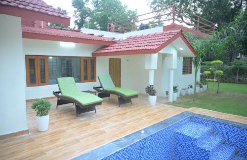 Gurugram Villa | Gurgaon Farmhouse 3 BHK with Private Pool and Big Lawn