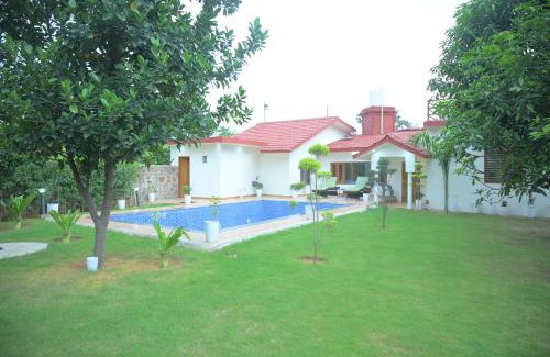Gurugram Villa | Gurgaon Farmhouse 3 BHK with Private Pool and Big Lawn