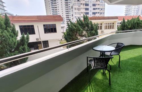 Downtown George Town Apartment | GurneyVille