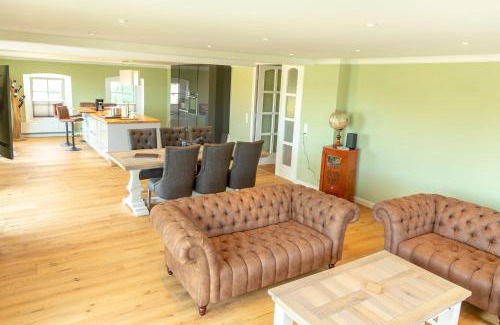 Klein Upahl Apartment | Gutshof-Penthouse-Wohnung- Seeblick