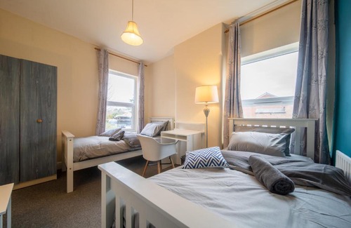 Bramcote Bed & Breakfast | GV Rooms - Beeston Town Centre, Nottingham