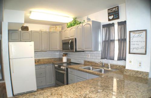 South Padre Island Apartment | GV313 LUXURIOUS CONDO 3 min walk to beach, next Beach Park Isla Blanca