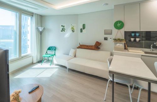 Suyeong-Gu Apartment | #Gwangan Bridge#광안리해수욕장#광안대교뷰#해변뷰#헬스사우나#코니하우스