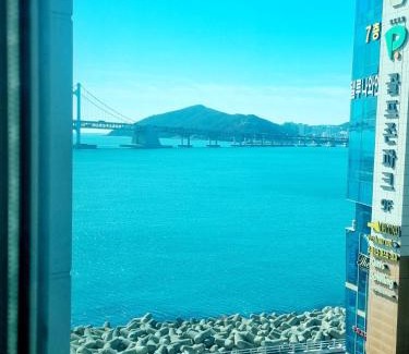 Suyeong-Gu Apartment | #Gwangan Bridge#광안리해수욕장#광안대교뷰#해변뷰#헬스사우나#코니하우스