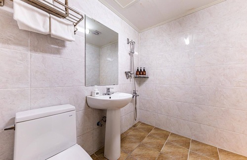Chunghung Hotel | Gwangju Sinandong Zeus