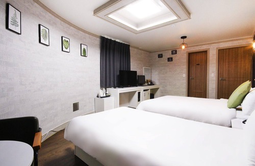 Chunghung Hotel | Gwangju Sinandong Zeus