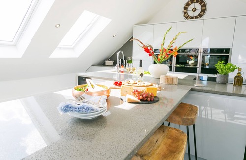 Rhosneigr Cottage | Gwel y Wyddfa - sleeps 6 guests in 3 bedrooms