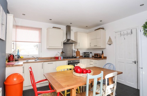 Borth-y-Gest Cottage | GWELDON TOPSAIL, pet friendly in Porthmadog