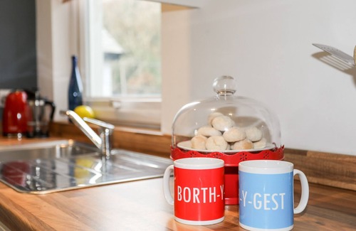 Borth-y-Gest Cottage | GWELDON TOPSAIL, pet friendly in Porthmadog