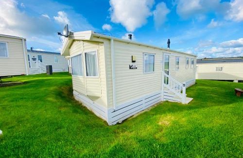 Newquay House | GWENNAP RETREAT - 3 bedroom self catering caravan close to Porth beach