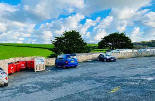 Newquay House | GWENNAP RETREAT - 3 bedroom self catering caravan close to Porth beach