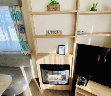 Newquay House | GWENNAP RETREAT - 3 bedroom self catering caravan close to Porth beach
