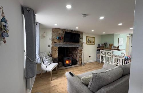 Brynsiencyn House | Gwens House