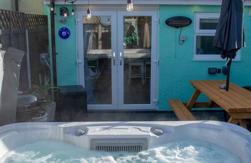 Brynsiencyn Cottage | Gwens House - sleeps 4 guests in 2 bedrooms