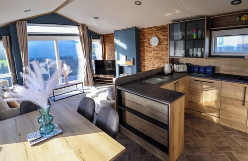 Towyn Cottage | GWRYCH VIEW, with pool in Towyn