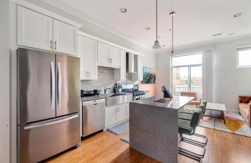 Near West Side Apartment | Gym Garage Parking Balcony Sleeps 6