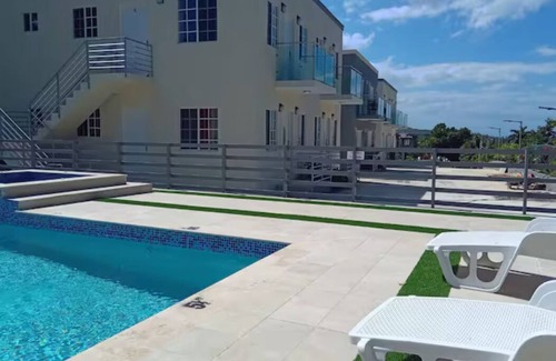 IronShore Estates Apartment | GYM+POOL+HotTub+3 Lounge Areas, #8 upstairs. -Airport 10 minutesnMIRANDO PLACE