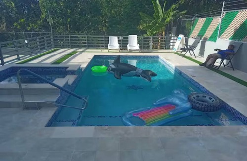 IronShore Estates Apartment | GYM+POOL+HotTub+3 Lounge Areas, #8 upstairs. -Airport 10 minutesnMIRANDO PLACE