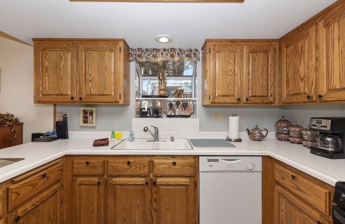Big Bear Lake Cabin | Gypsy Dreams by Destination Big Bear : Gingerbread Cottage Walking Distance to Bear Mountain Resort! WiFi!